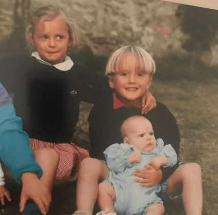 Photo d'enfance en famille — anecdotes TDAH inattentif et surnom « la fine mouche »